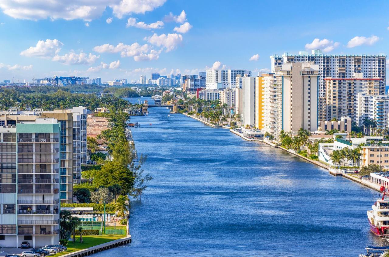 Hyde House - Stunning 2bd 2ba - - Ocean & Intercostal Views Hollywood